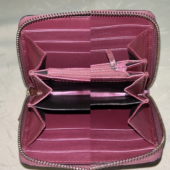 Gucci Patent Zip around GG Micro Guccissima Long Wallet - Picture 15 of 16